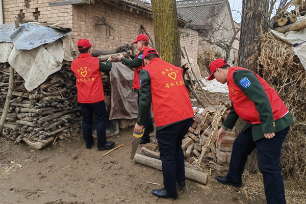 探望孤寡老人 (2)_副本.jpg