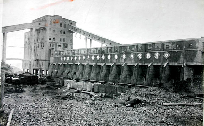 二、实践图谱 薪火相传映初心——1.“一五”时期建设中的王石凹矿_副本.jpg